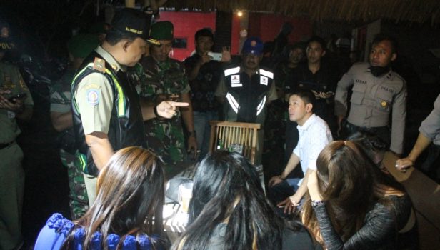 Resahkan Masyarakat, Petugas Gabungan Razia Kafe dan tempat Karaoke di Jepara