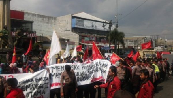 Gabungan BEM Aksi di Bundaran Kartasura