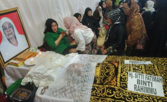 Ibunda Gubernur Sultra Non Aktif Tutup Usia