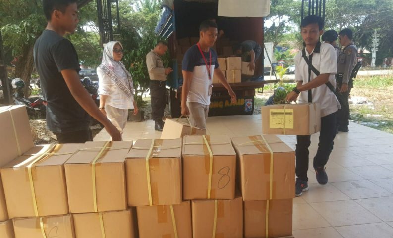 Ratusan Surat Suara di KPU Kolut Rusak