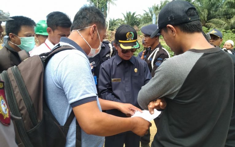 Sengketa Lahan, DPRD Konsel Bersama Masyarakat dan PT Merbau Gelar Kunjungan Lapangan