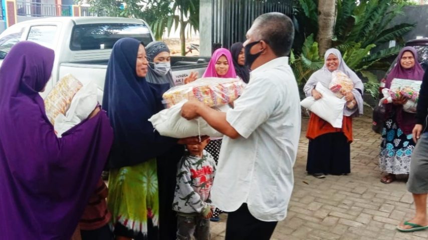 Bupati Konawe Salurkan Bantuan di Kendari