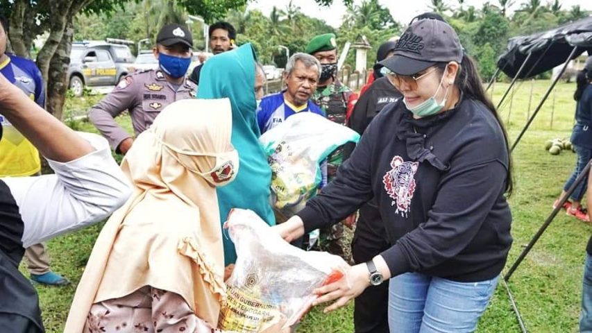 Menuju New Normal Gubernur Ali Mazi Bagi Sembako
