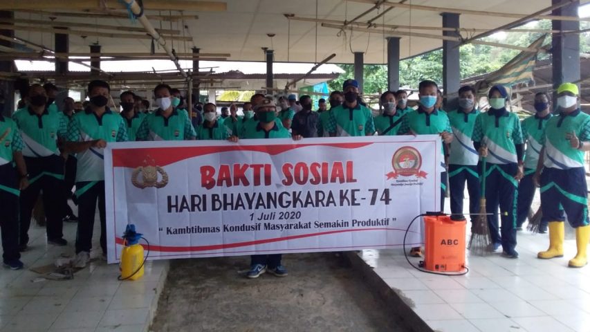 Peringati Hari Bhayangkara Ke-74, Polres Konsel Gelar Pembersihan Pasar Tradisional