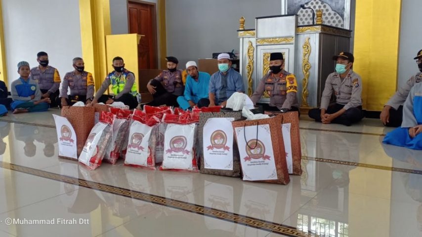 Berbagi Kasih Polres Baubau Anjangsana Ke Panti Asuhan
