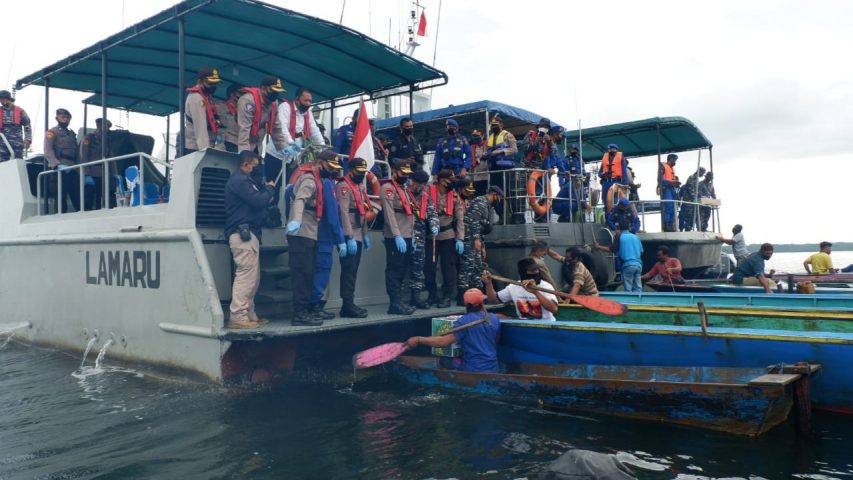 TNI-Polri, Lanal Balikpapan Dukung Kegiatan Bhaksos HUT Bhayangkara Ke-74