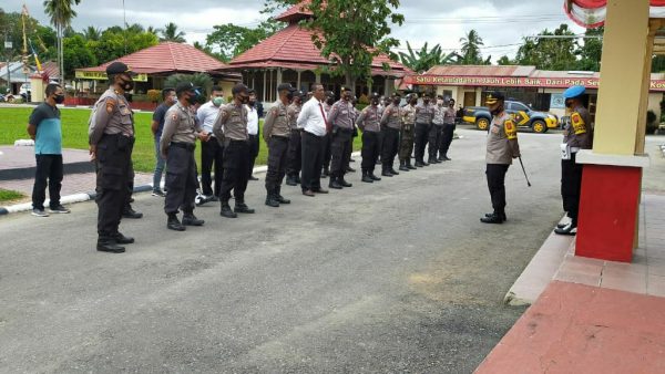 Ketgam : Kapolres Konsel, AKBP Erwin Pratomo SIK saat memimpin apel pengecekan personil dalam rangka pengamanan Pilkada tahun 2020