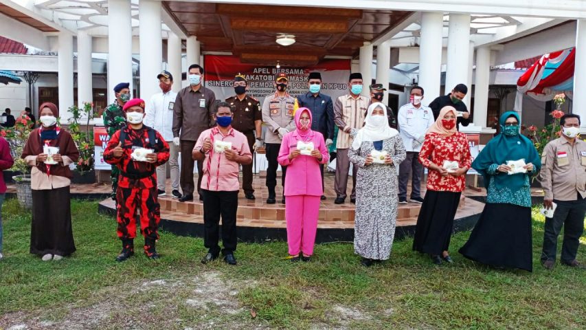 Pemda Wakatobi Hingga Media Bagi-bagi Masker