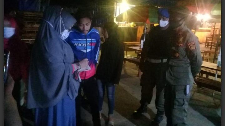 Sejumlah Warga dan Pedagang Diberi Sanksi Tim Yustisi Kota Kendari