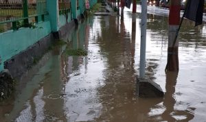 Dinas PUPR Kolaka Gerak Cepat Atasi Banjir di Depan Kantor DPRD