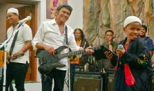 Demi ADI 2020, Bocah Viral Habis Sunat Langsung Latihan Vokal Dengan Raja Dangdut Rhoma Irama