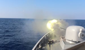 Waspada Ancaman Asimetris, KRI Sultan Hasanuddin-366 Latihan Penembakan Meriam