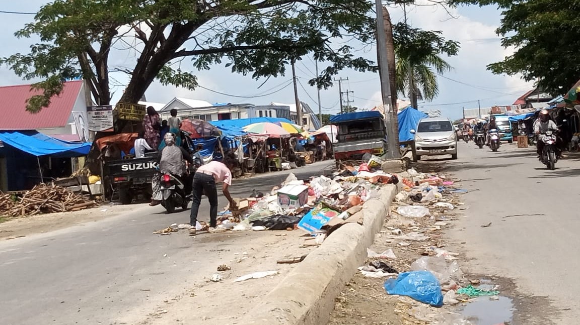 Kondisi sampah di pasar laino