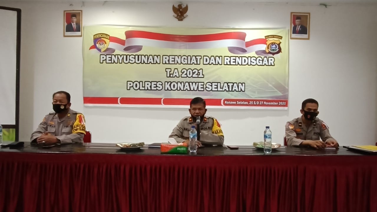 Waka Polres Konsel, Kompol Selam (tengah) saat membuka acara peyusunan Rengiat dan Rendisgar tahun 2021. FOTO : HUMAS POLRES KONSEL