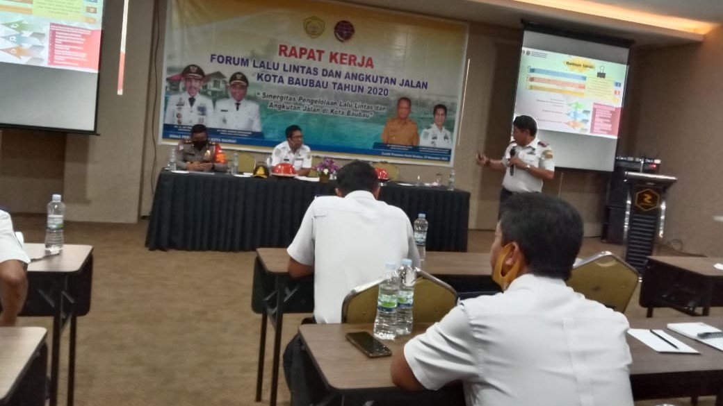 Suasana Rapat Kerja Forum Lalu Lintas dan Angkutan Jalan Kota Baubau