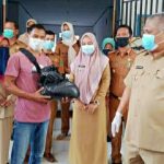 Peduli di Tengah Pandemi, Bupati Konawe Bagikan Sembako Gratis