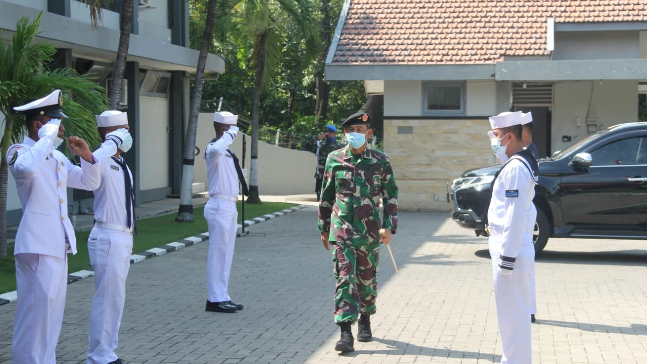 Jajar kehormatan valref saat menerima kunjungan komandan PMPP
