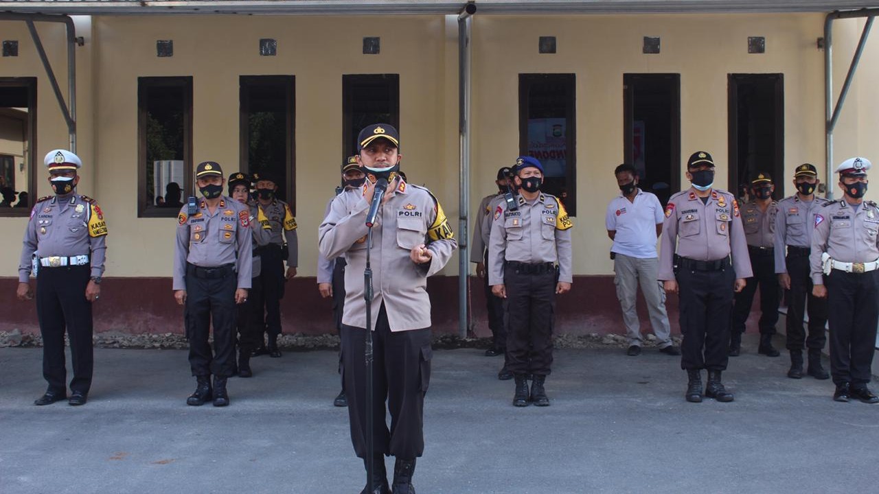 Kapolres Kepulauan selayar AKBP Temmangnganro Machmud, S IK MH., Saat pimpin apel
