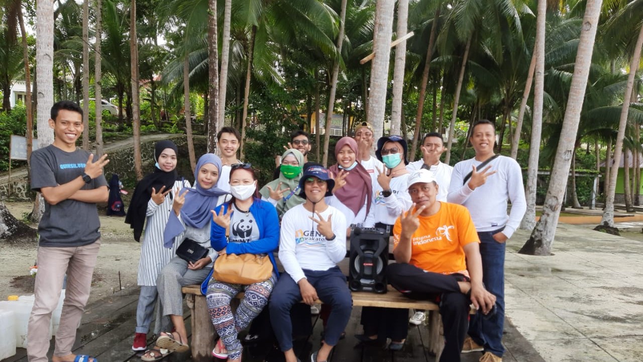GenPI, Wakatobi dan Forum Pesisir Wakabibika melakukan aksi bakti sosial