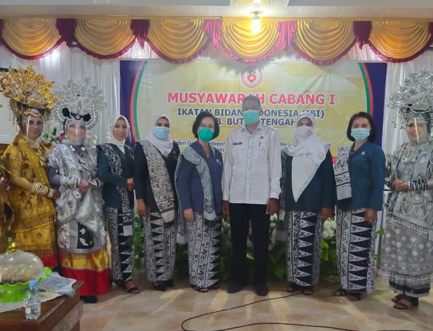 Dinkes Buteng Hadiahkan Randis untuk Bidan Teladan