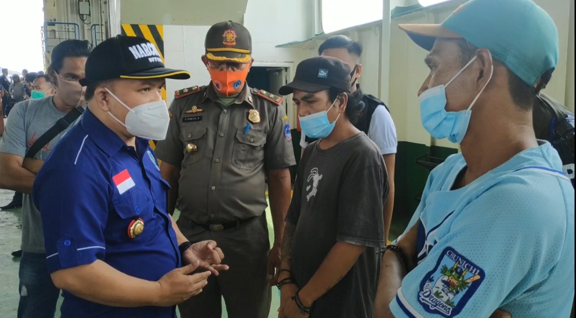BNN) Kabupaten Kolaka Sulawesi Tenggara (Sultra) menggelar operasi senyap di dalam kapal motor penumpang (KMP) rute Kolaka - Bajoe