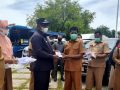 Penyerahan randis oleh Bupati Buteng secara simbolis kepada tenaga kesehatan