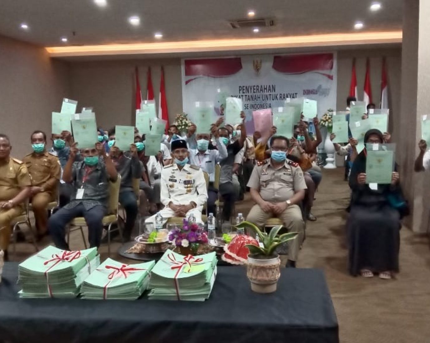 BPN Baubau Serahkan 307 Sertifikat Tanah
