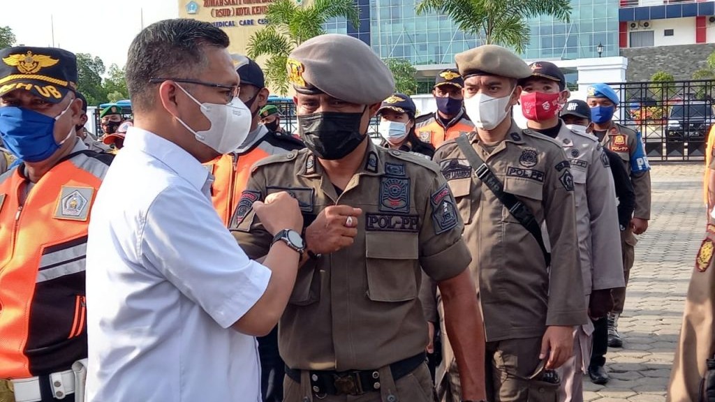 Wali kota Kendari H. Sulkarnain Kadir, SE., ME., saat menjumpai seluruh tim Satuan Tugas (Satgas) percepatan penangan covid-19 kota Kendari