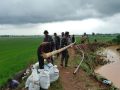 Antisipasi Bahaya Banjir dan Longsor Babinsa Bersama Warga Kompak Perbaiki Tanggul&nbsp;&nbsp;