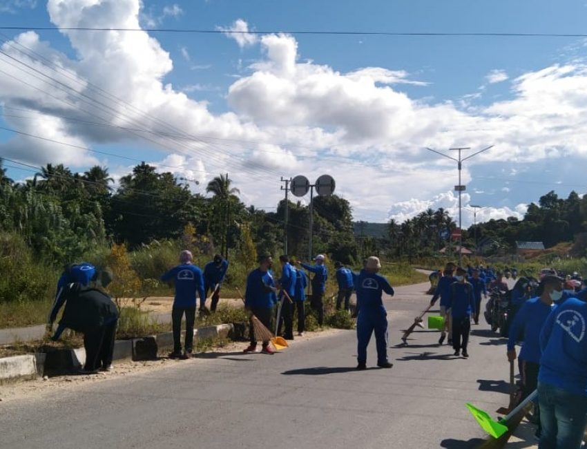 Usai materi orientasi Seluruh CPNS turut membersihkan ruas jalan Ibu kota