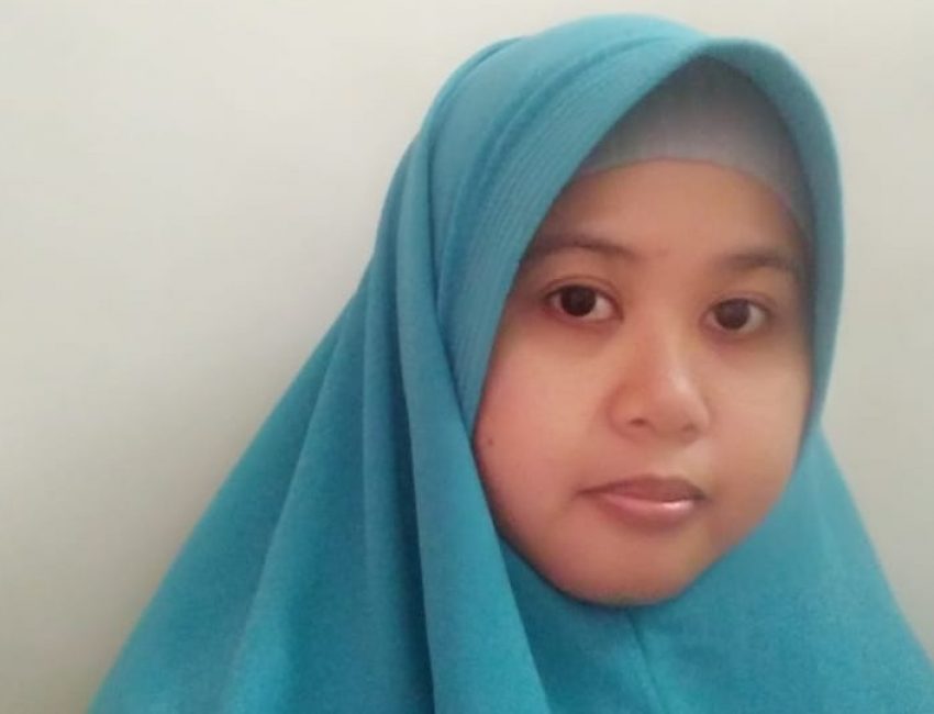 Elis Sondari Zukhrufah (Ibu Rumah Tangga)