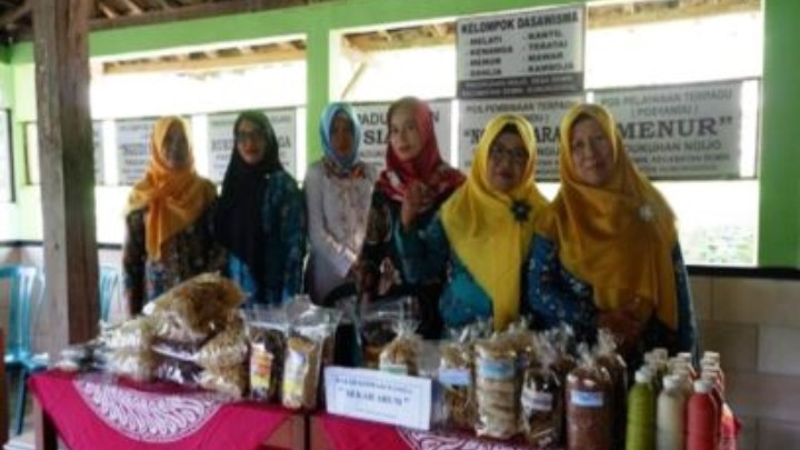 Perempuan pelaku usaha mikro dan kecil dampingan YSKK di Gunungkidul, Yogyakarta. (Foto: YSKK)