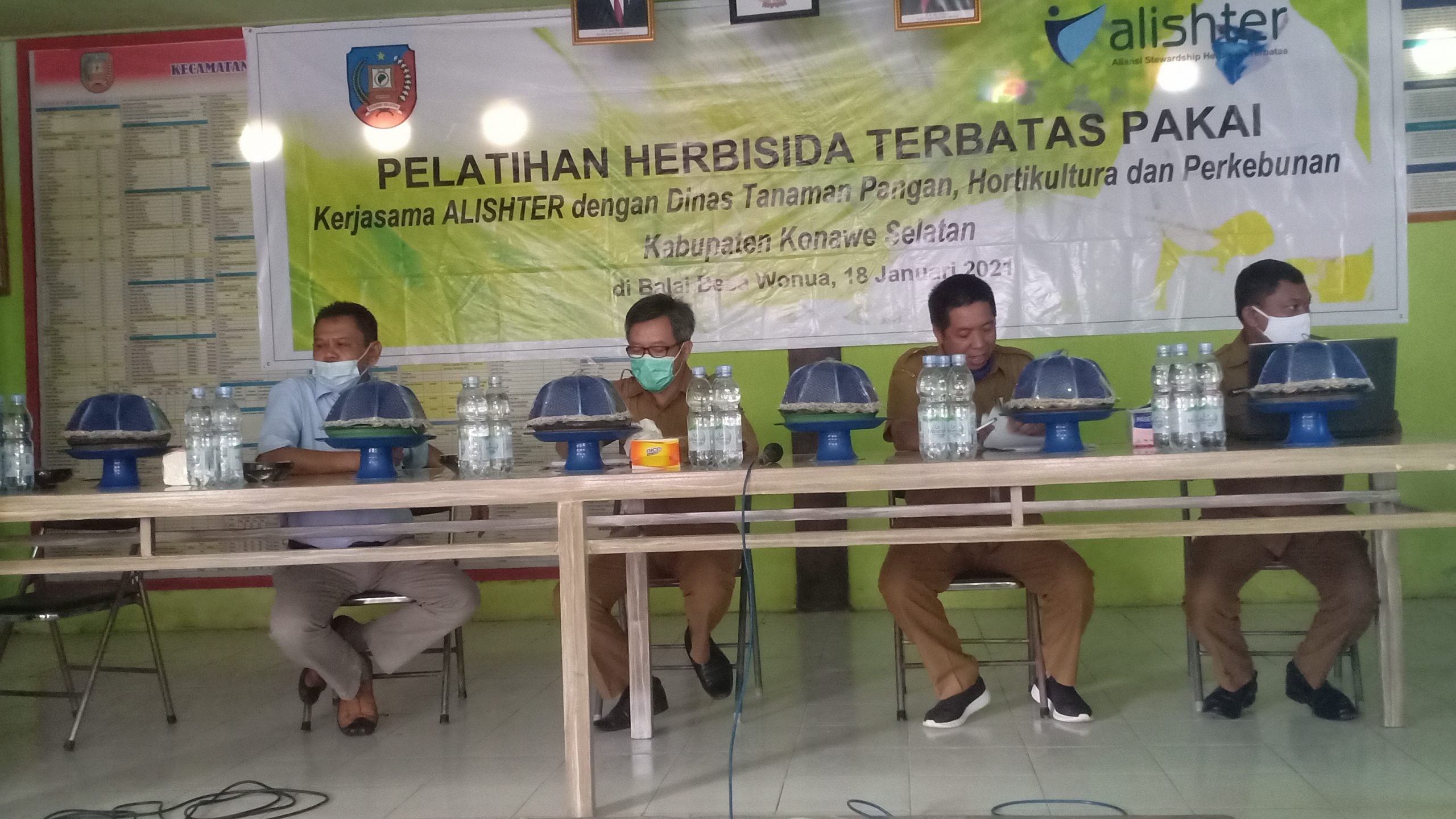 Suasana pelatihan herbisida terbatas pakai oleh Alishter Sultra