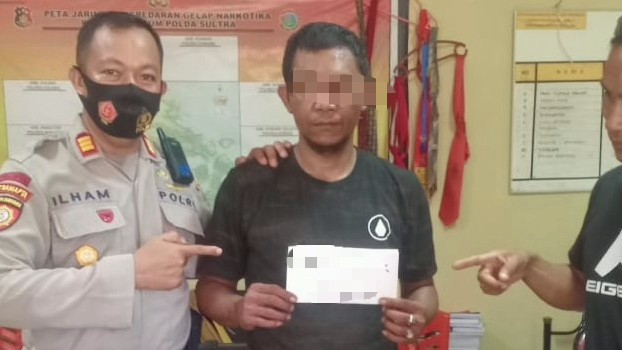 Salah satu tersangka pencurian besi