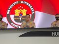 Kadiv Humas Polri, Irjen Argo Yuwono (tengah)