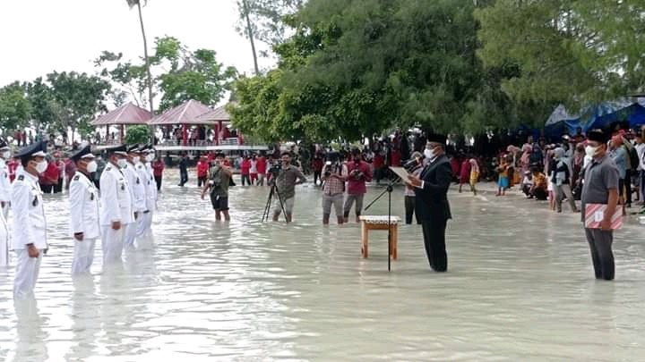 Prosesi pelantikan Kades terpilih di Buteng oleh Bupati Buteng, H. Samhuddin