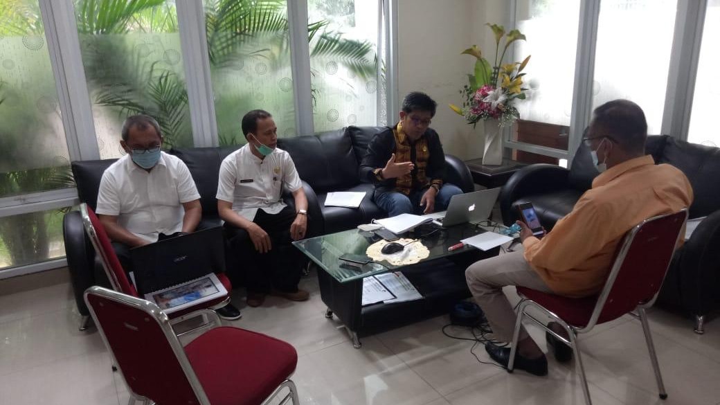 Kadis Kominfo Sultra, Ridwan Badallah saat mempresentasikan uji kelayakan dan kepatutan UPTD pelayanan dan Penyiaran Kominfo Sultra