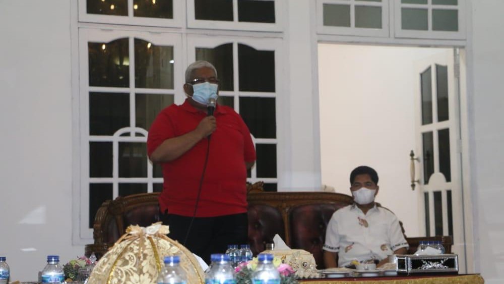 Tidak lupa Gubernur Sultra juga berpesan kepada bupati Buton agar perlunya sinersi antara provinsi dan kabupaten