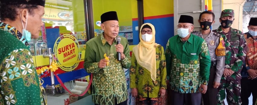 Ketua PDM Jepara saat meresmikan Suryamart Kalinyamatan