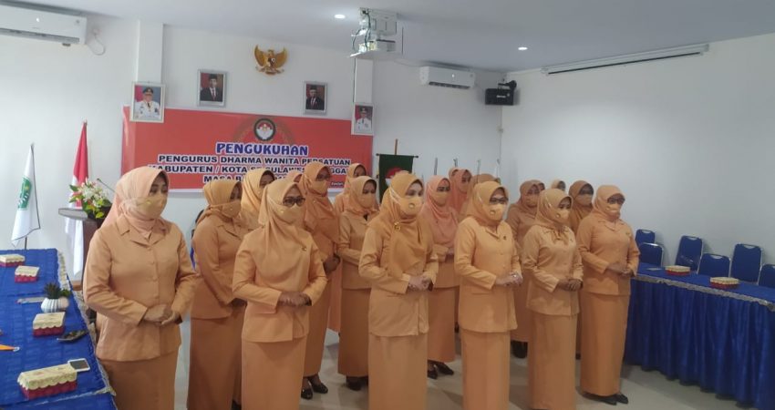 Anggota Dharma Wanita Persatuan Provinsi Sulawesi Tenggara