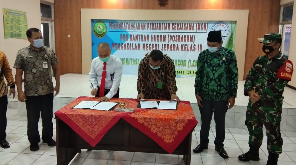 Penandatanganan MOU yang disaksikan Dandim Jepara