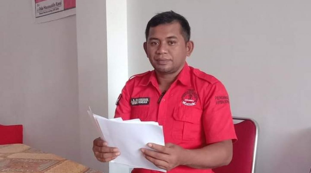Dewan Pembina sekaligus pendiri Lembaga Aliansi Pemuda Pelajar (AP2) Sulawesi Tenggara, La Ode Hasanuddin Kansi