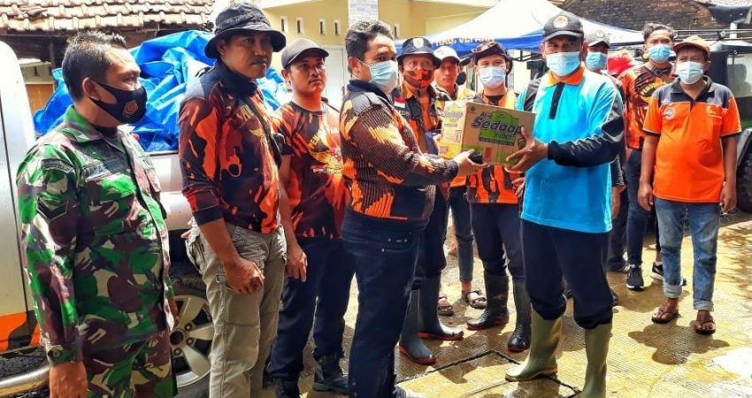 Pemuda Pancasila Jepara, Salurkan Bantuan Bencana Banjir Di Donorojo