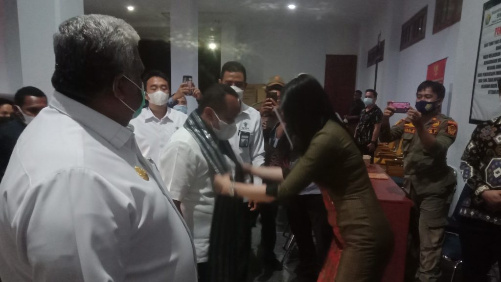Kepala Badan Koordinasi Penanaman Modal (BKPM), Bahlil Lahadalia, saat tiba di Rujab Gubernur Sultra