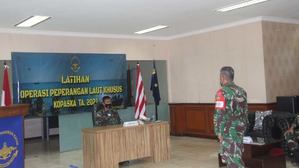Dan puskopaska saat menerima laporan pembukaan latihan