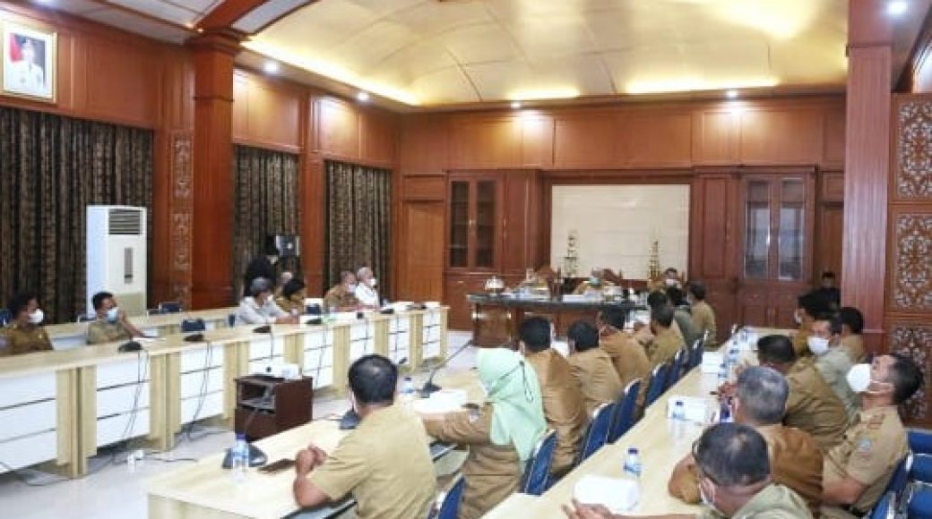 Suasana saat rapat bersama Gubernur Sultra