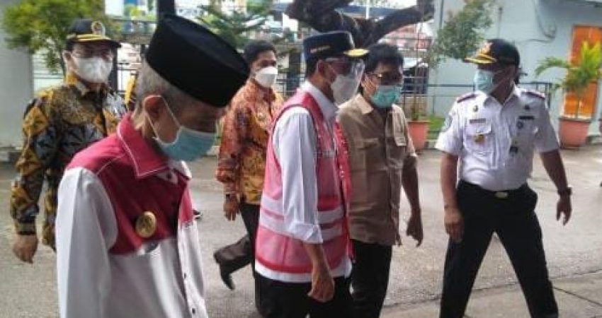Kunker ke Baubau, Menhub Tinjau Aktifitas Bongkar Muat Pelabuhan Murhum dan Bandara Betoambari