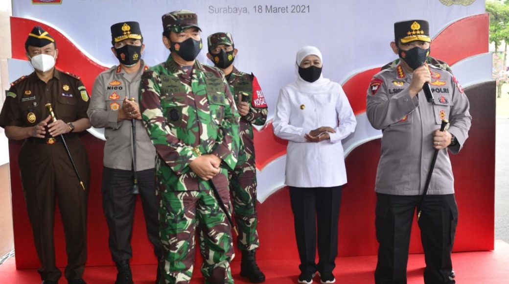 Panglima TNI dan Kapolri Tinjau Pelaksanaan Vaksinasi Personil di Polda Jatim