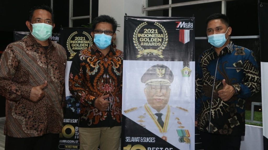 Berturut-turut Kadis Cipta Karya Prov. Sultra, Kadis Kominfo Prov Sultra (tengah)