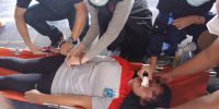 Novita Ramadani saat menmenerima perawatan dari tenaga medis